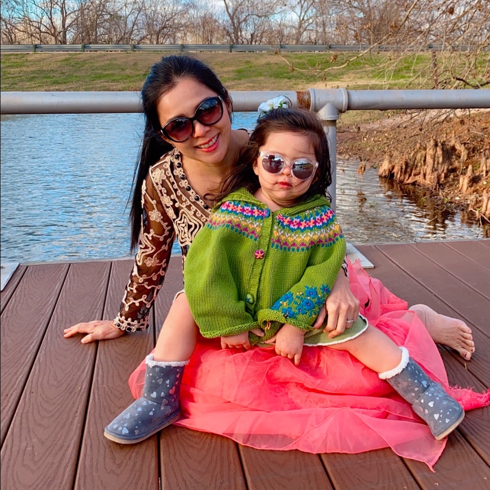 Meet your Posher, Mona